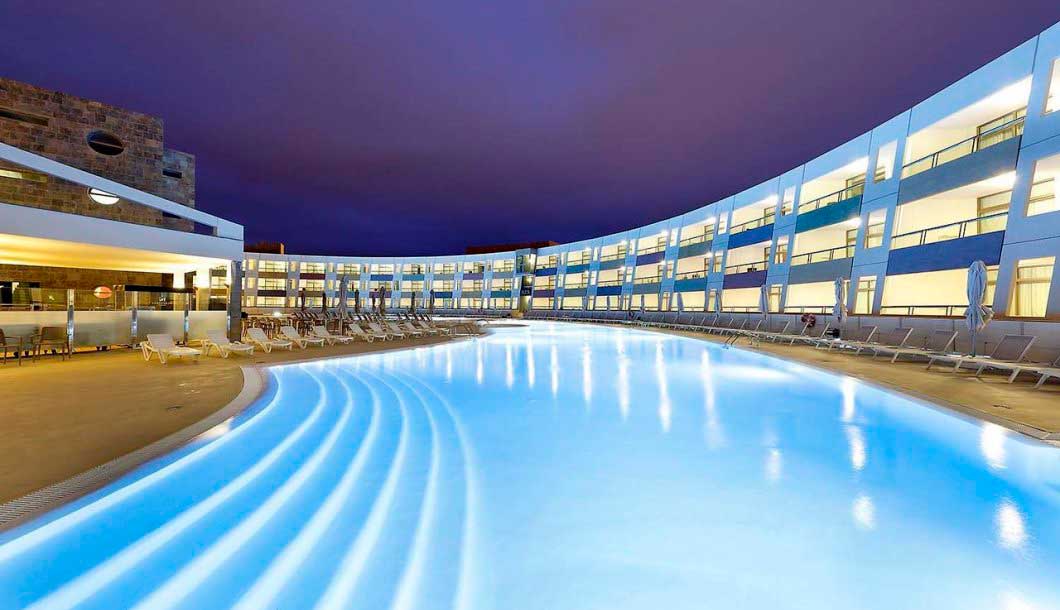 Piscinas Geranios Suites